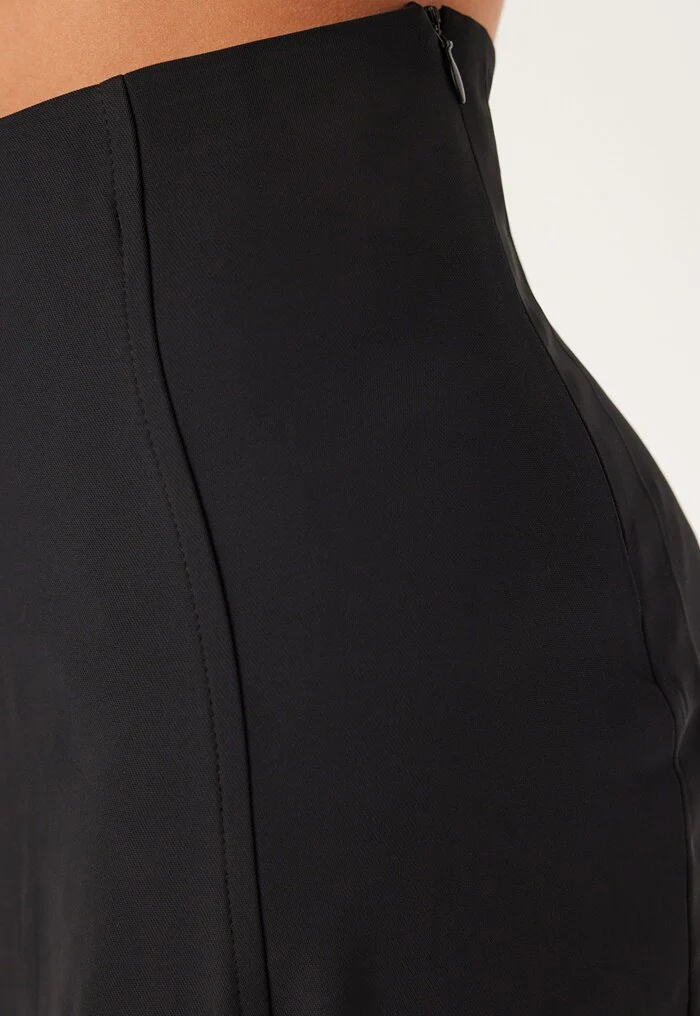 Slit front Skirt Black - Image 4